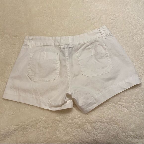 Calvin Klein White Bermuda Shorts for Effortless Style - Picture 3 of 3